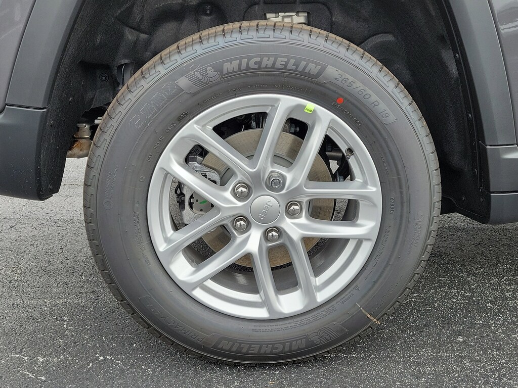 New 2026 Jeep Grand Cherokee Laredo Sport Utility