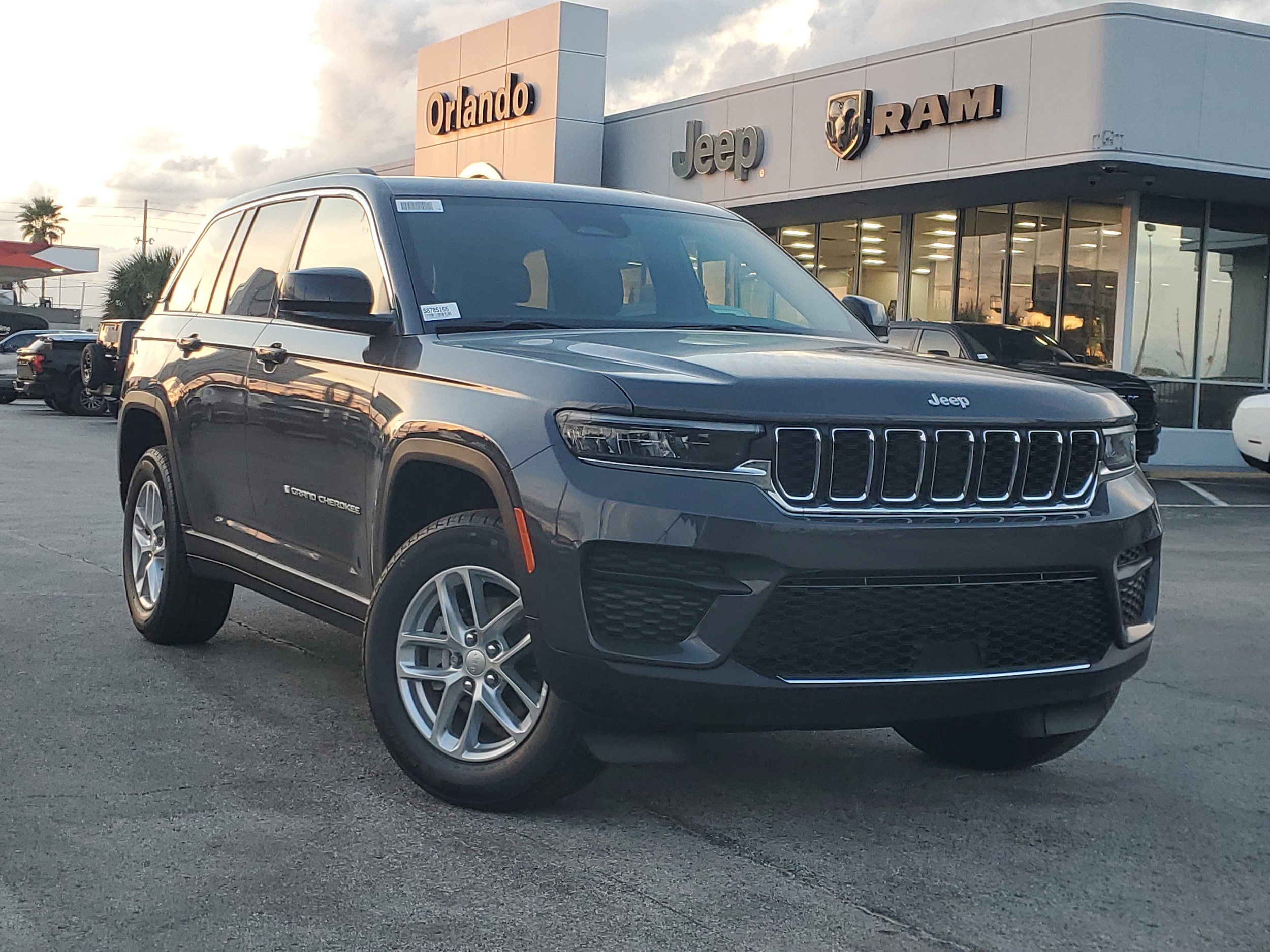 2025 Jeep Grand Cherokee Laredo's photo
