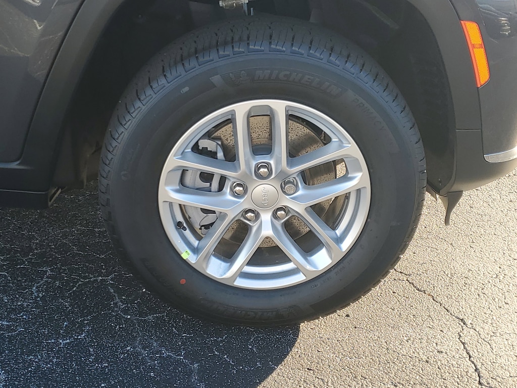 New 2025 Jeep Grand Cherokee L Laredo Sport Utility