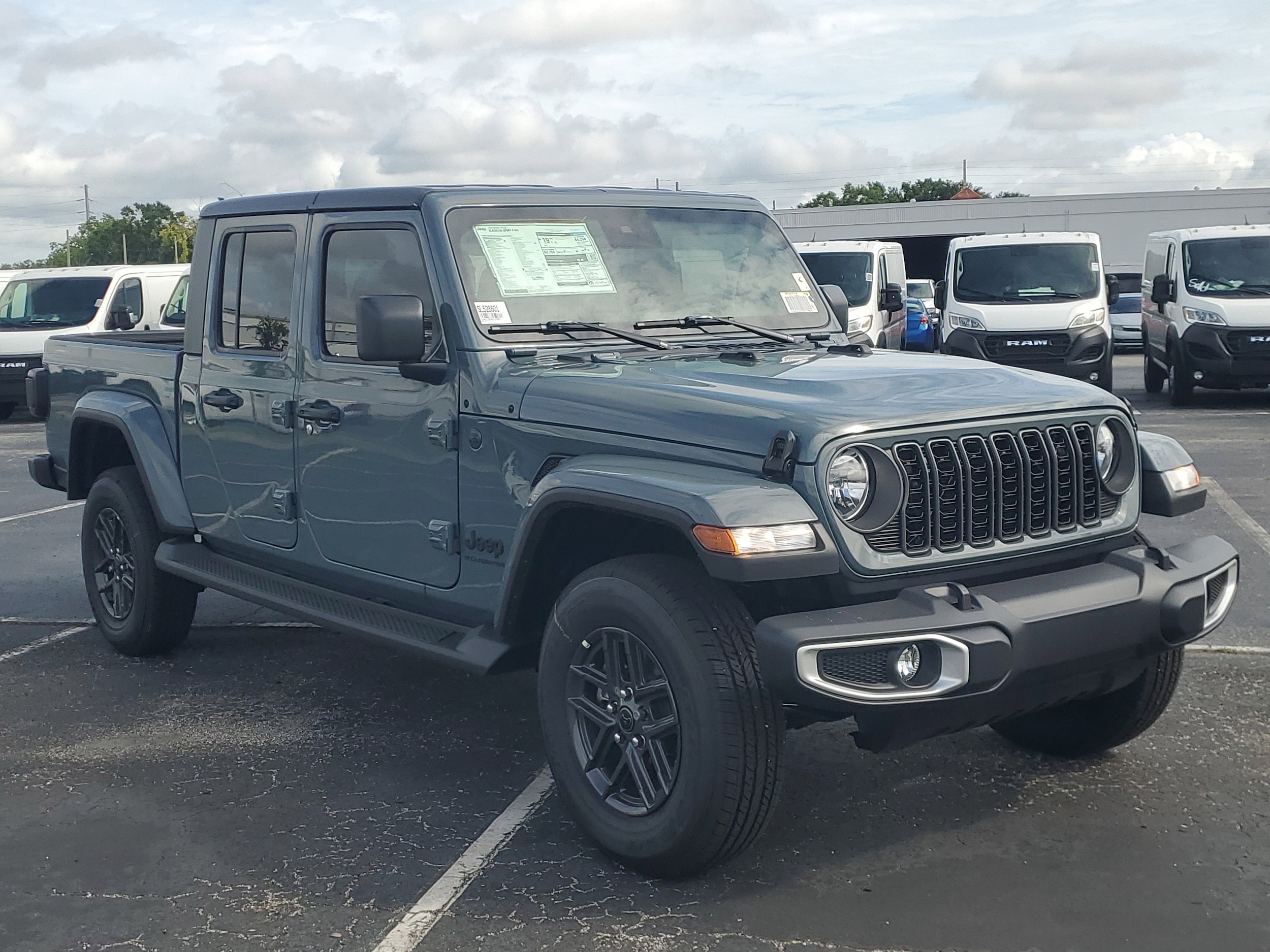 2025 Jeep Gladiator Sport S photo 2