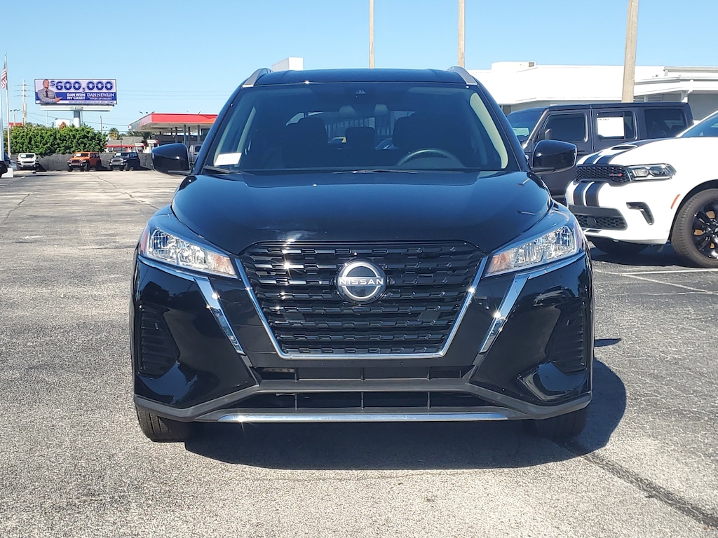 2023 Nissan Kicks SV photo 2