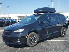 2025 Chrysler Pacifica Select Passenger Van