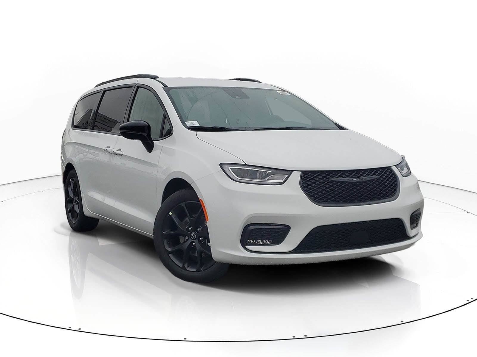 2026 Chrysler Pacifica Select's photo