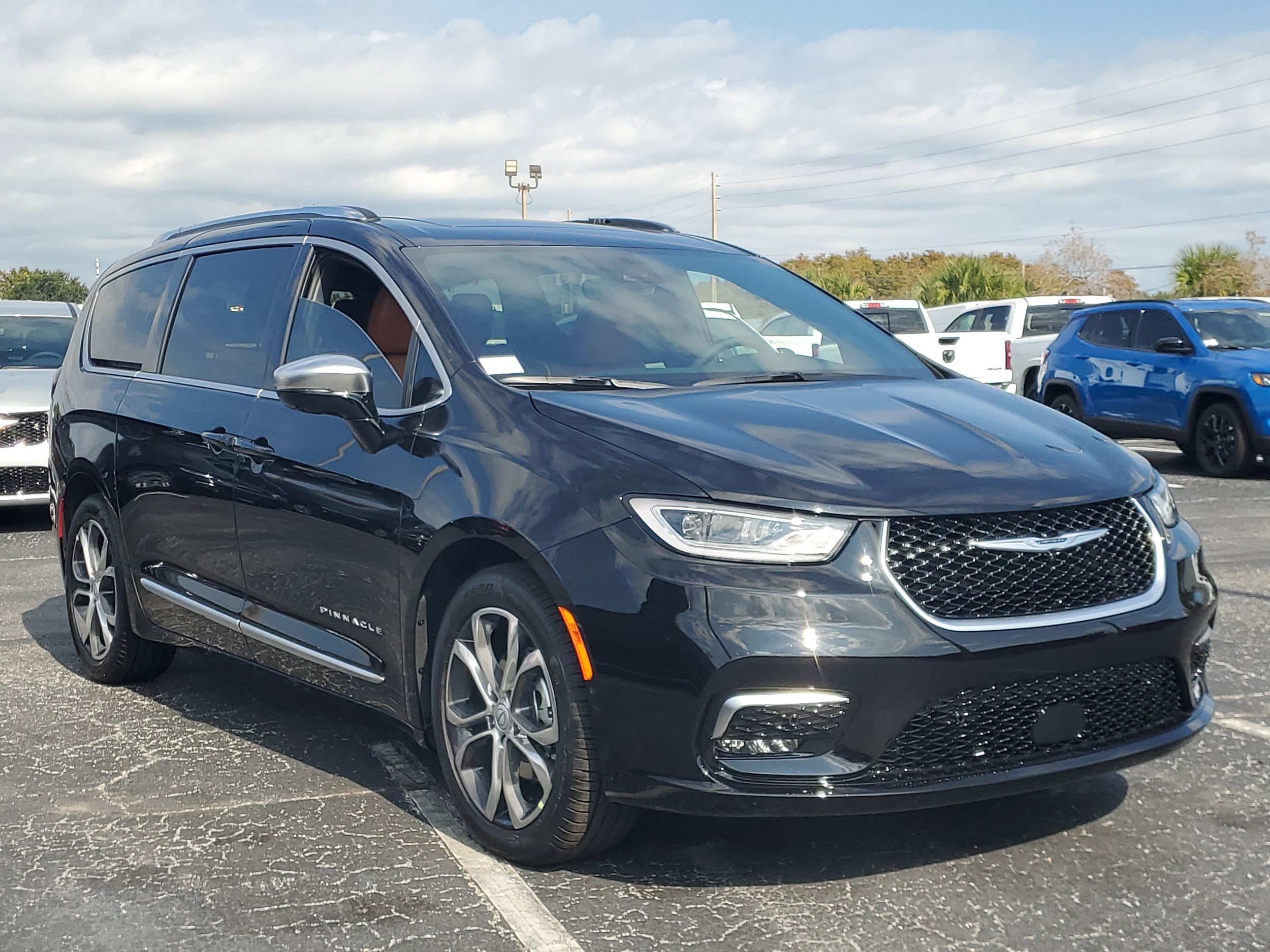 2026 Chrysler Pacifica Pinnacle's photo