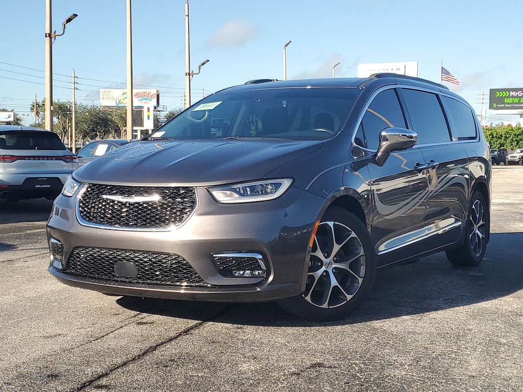 Used 2022 Chrysler Pacifica Limited Limited FWD