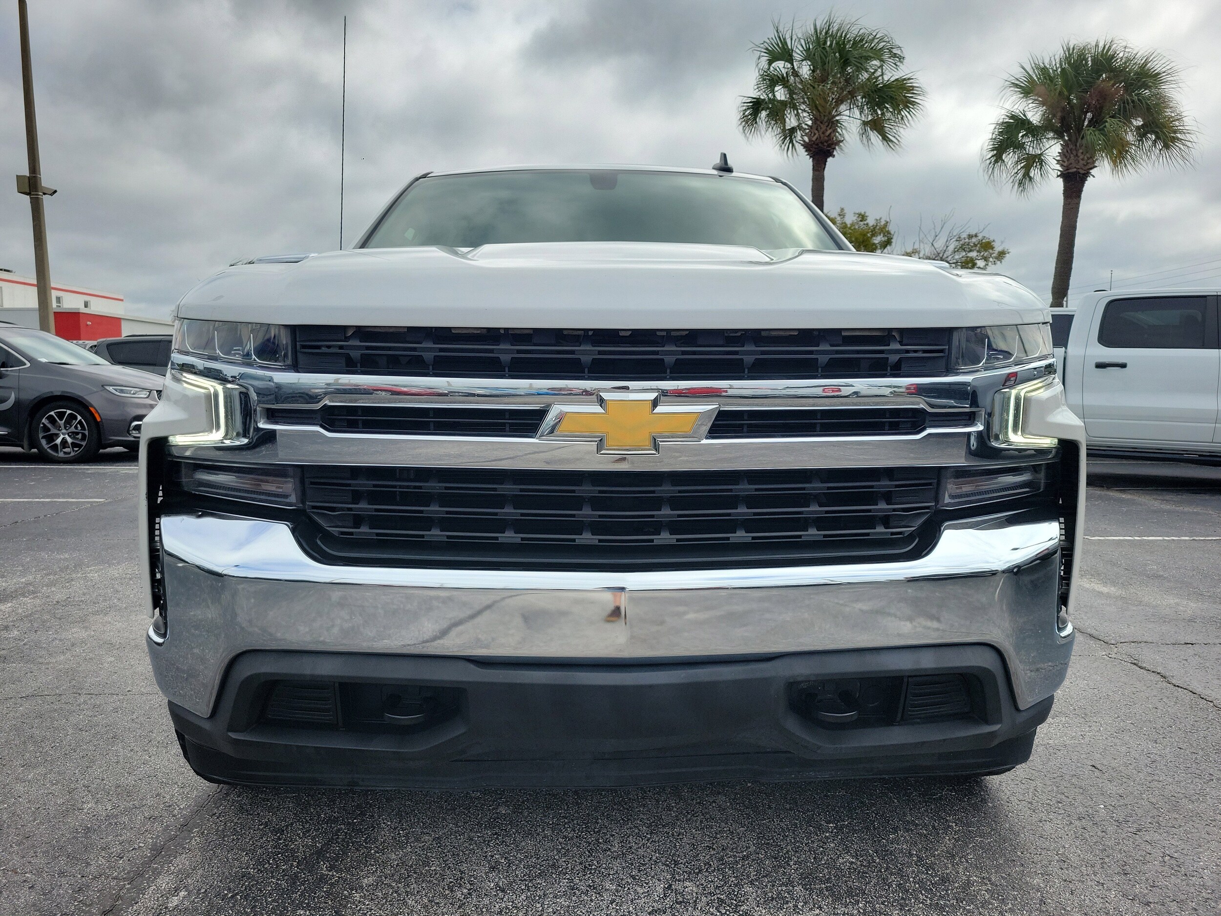2022 Chevrolet Silverado 1500 LT photo 2