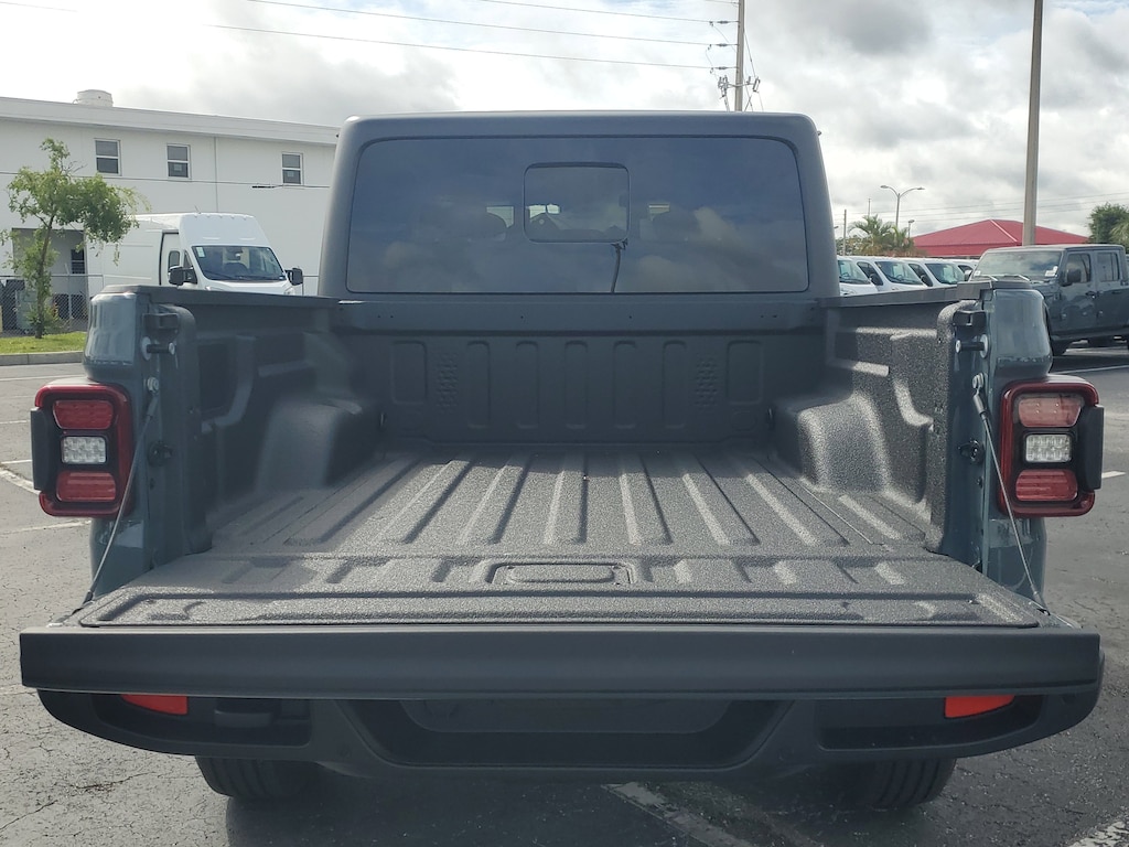 New 2025 Jeep Gladiator Sport S Pickup