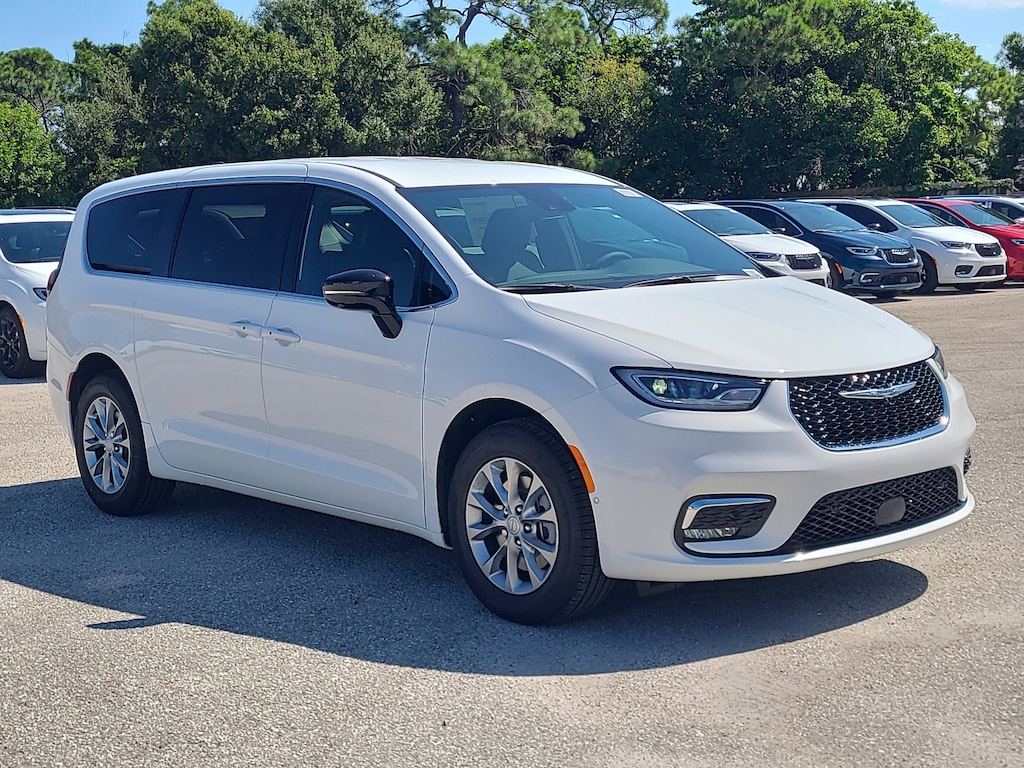 New 2026 Chrysler Pacifica Select Passenger Van