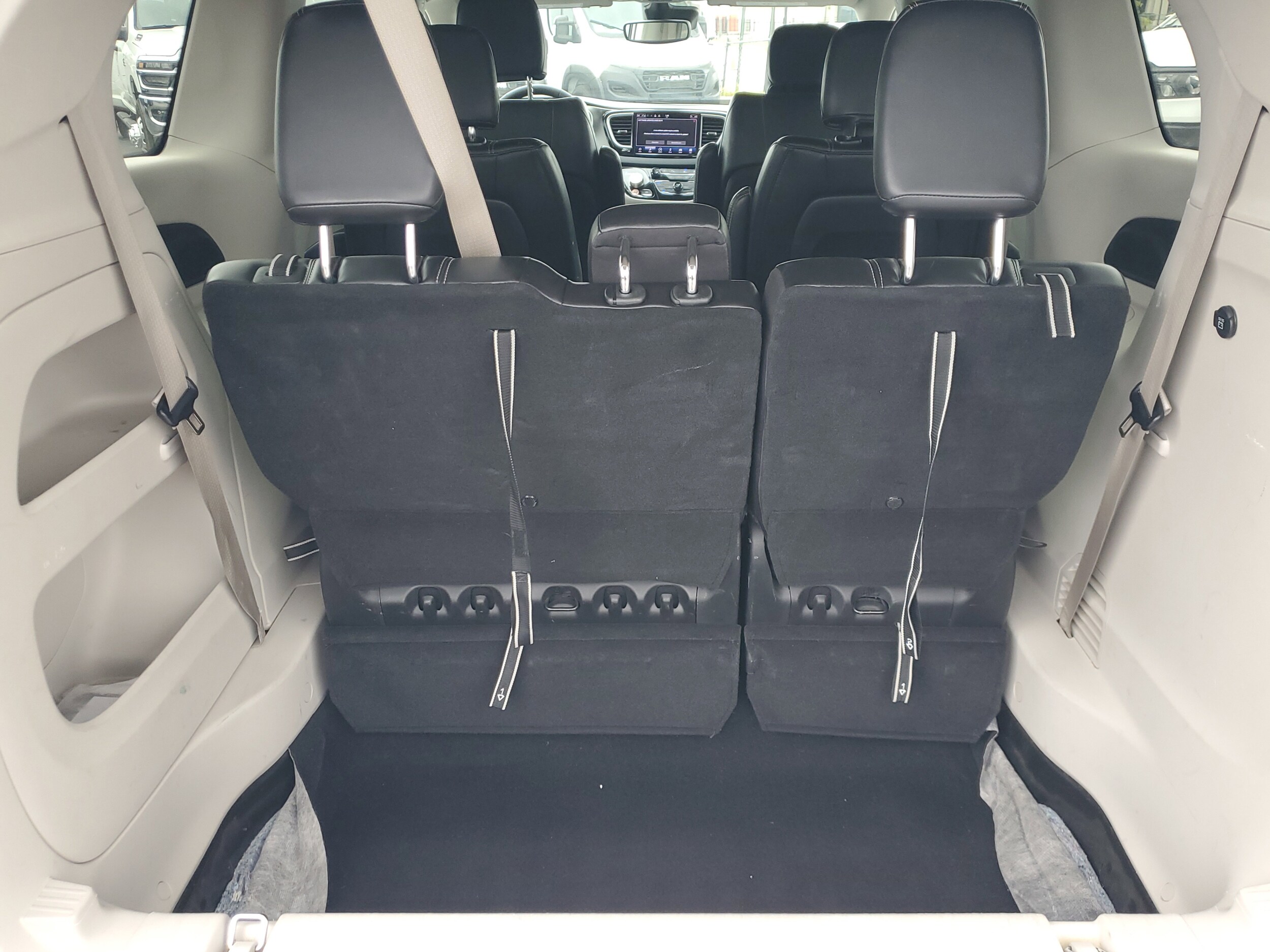 Image 8 of 2023 Chrysler Pacifica Touring L FWD