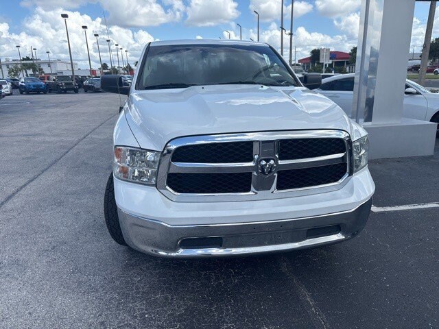 2018 Ram 1500 SLT photo 3
