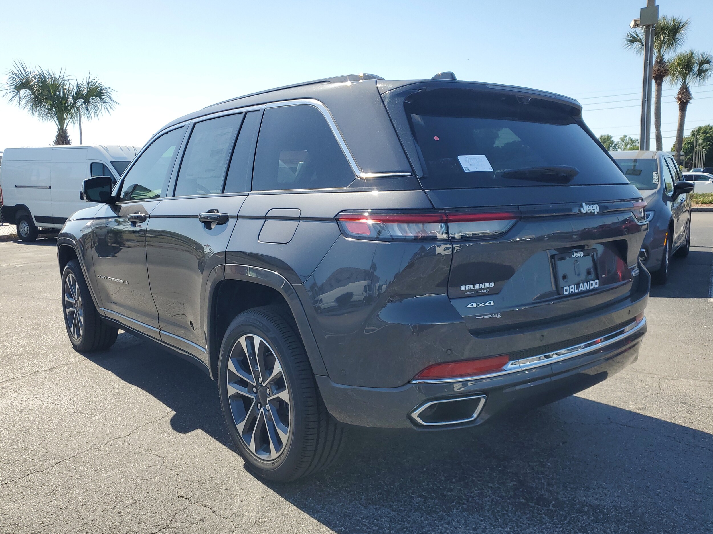 2025 Jeep Grand Cherokee Overland photo 4