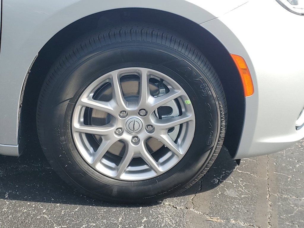 New 2026 Chrysler Pacifica Select Passenger Van