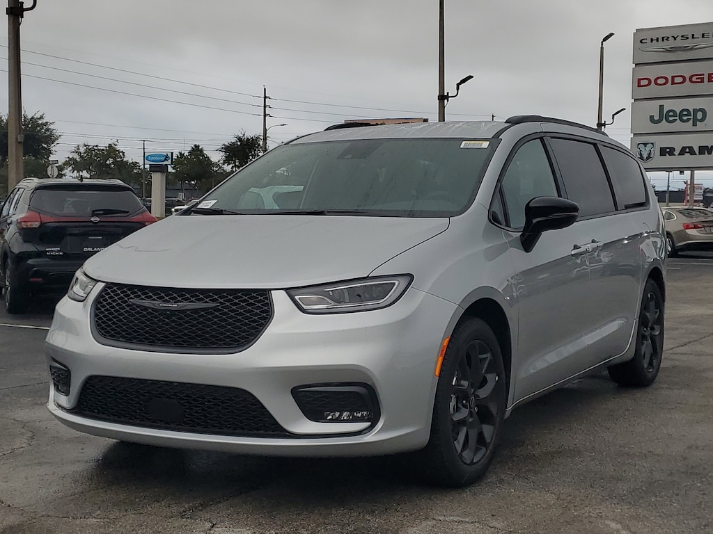 New 2026 Chrysler Pacifica Select Passenger Van