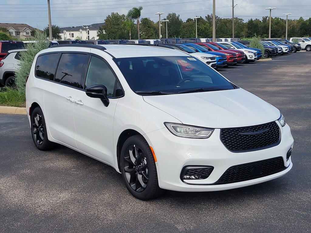 Used 2026 Chrysler Pacifica Select Select FWD