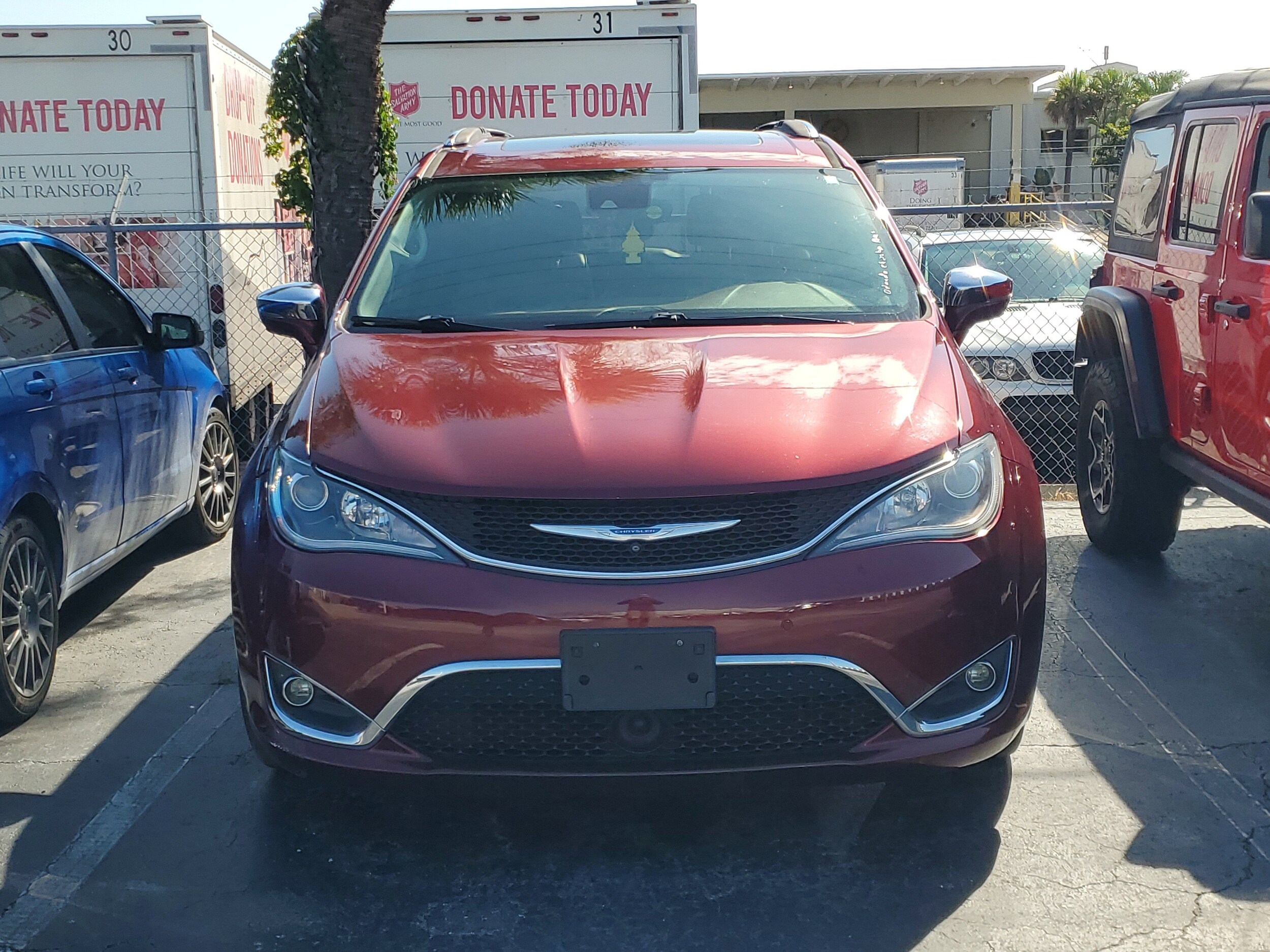 2018 Chrysler Pacifica Limited photo 2