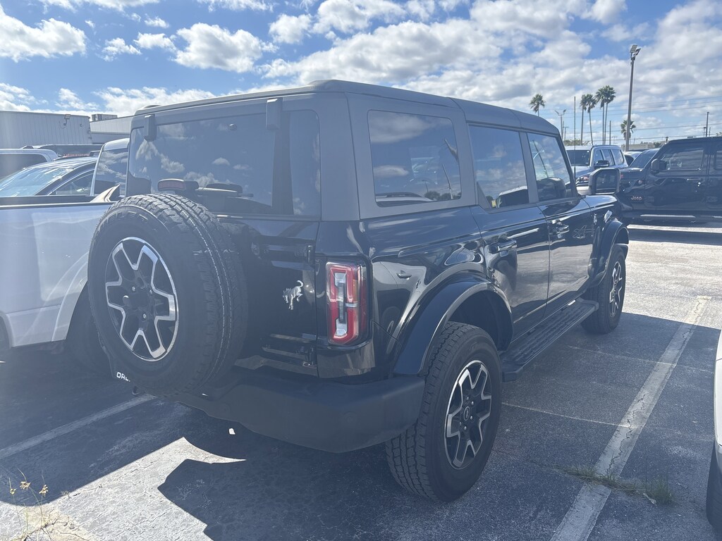 2024 Ford Bronco Outer Banks photo 2