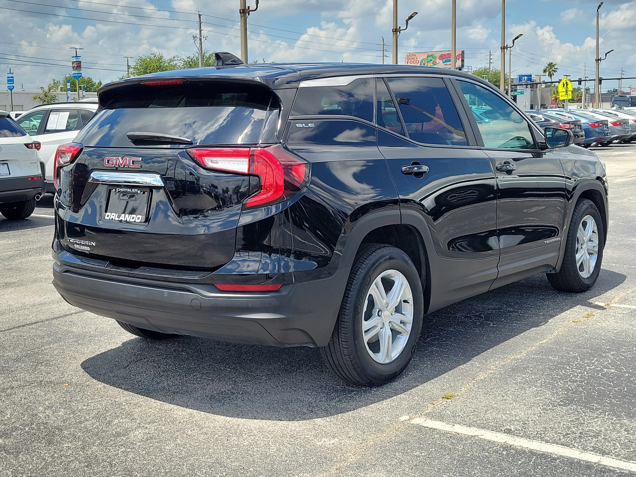 2024 GMC Terrain SLE - Photo 7