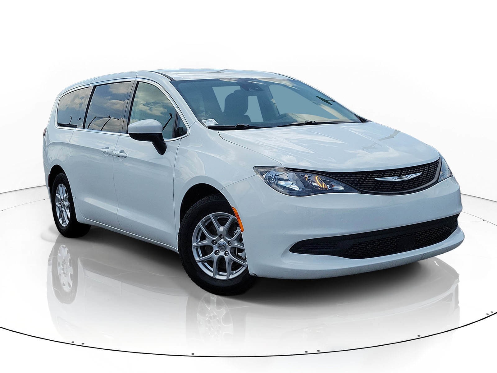2023 Chrysler Voyager LX's photo