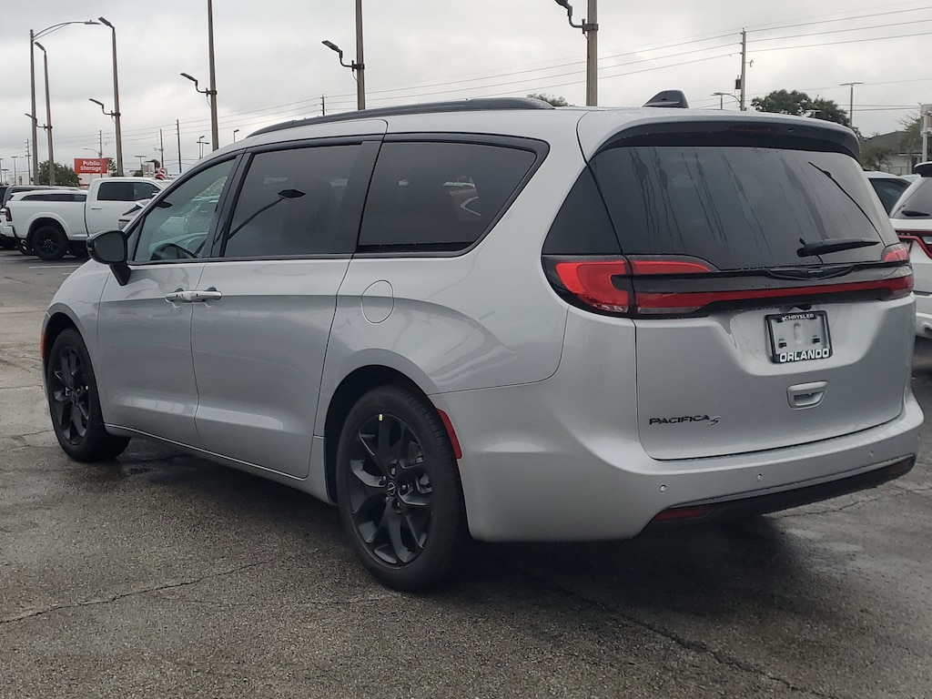 New 2026 Chrysler Pacifica Select Passenger Van