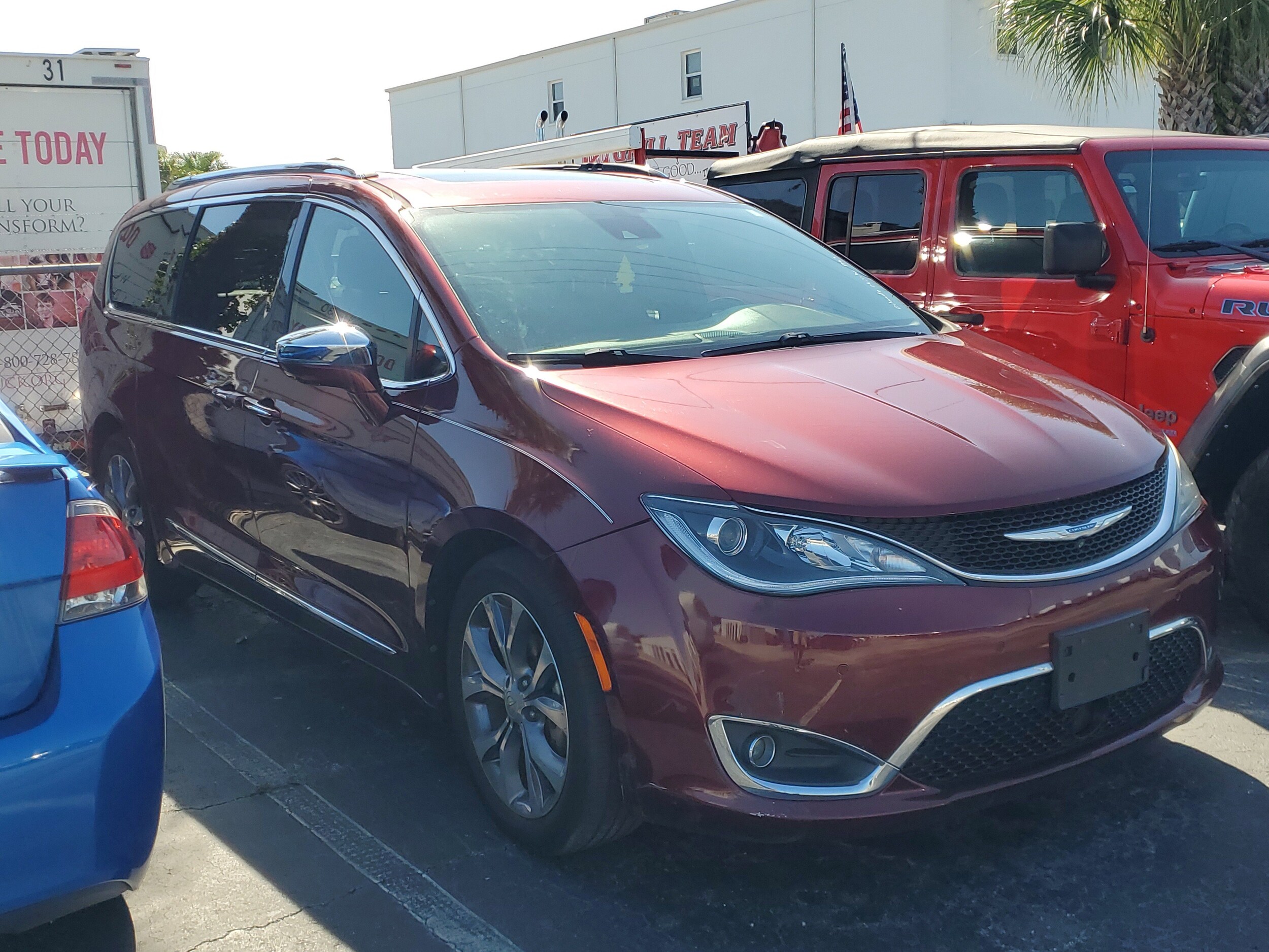 2018 Chrysler Pacifica Limited photo 3