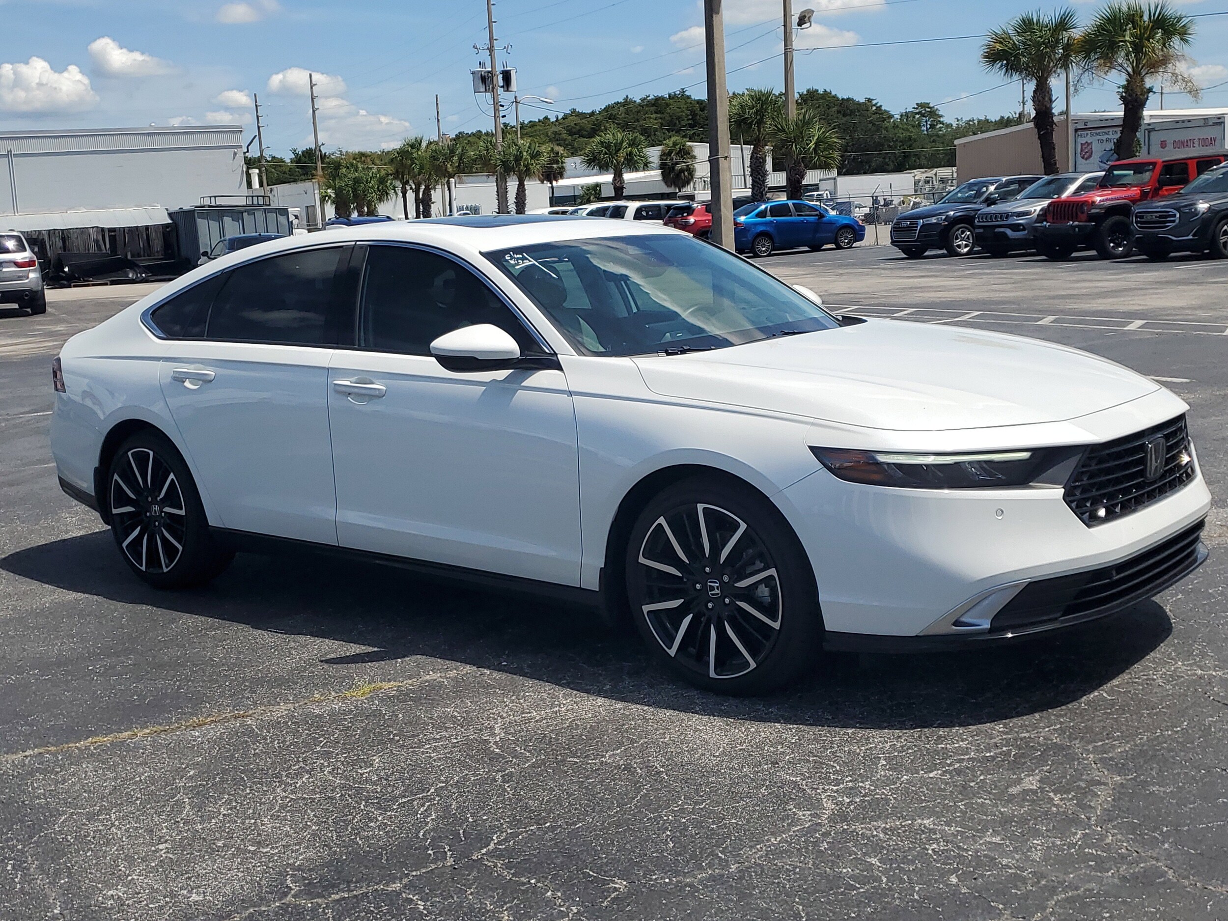 2024 Honda Accord Hybrid Touring photo 2