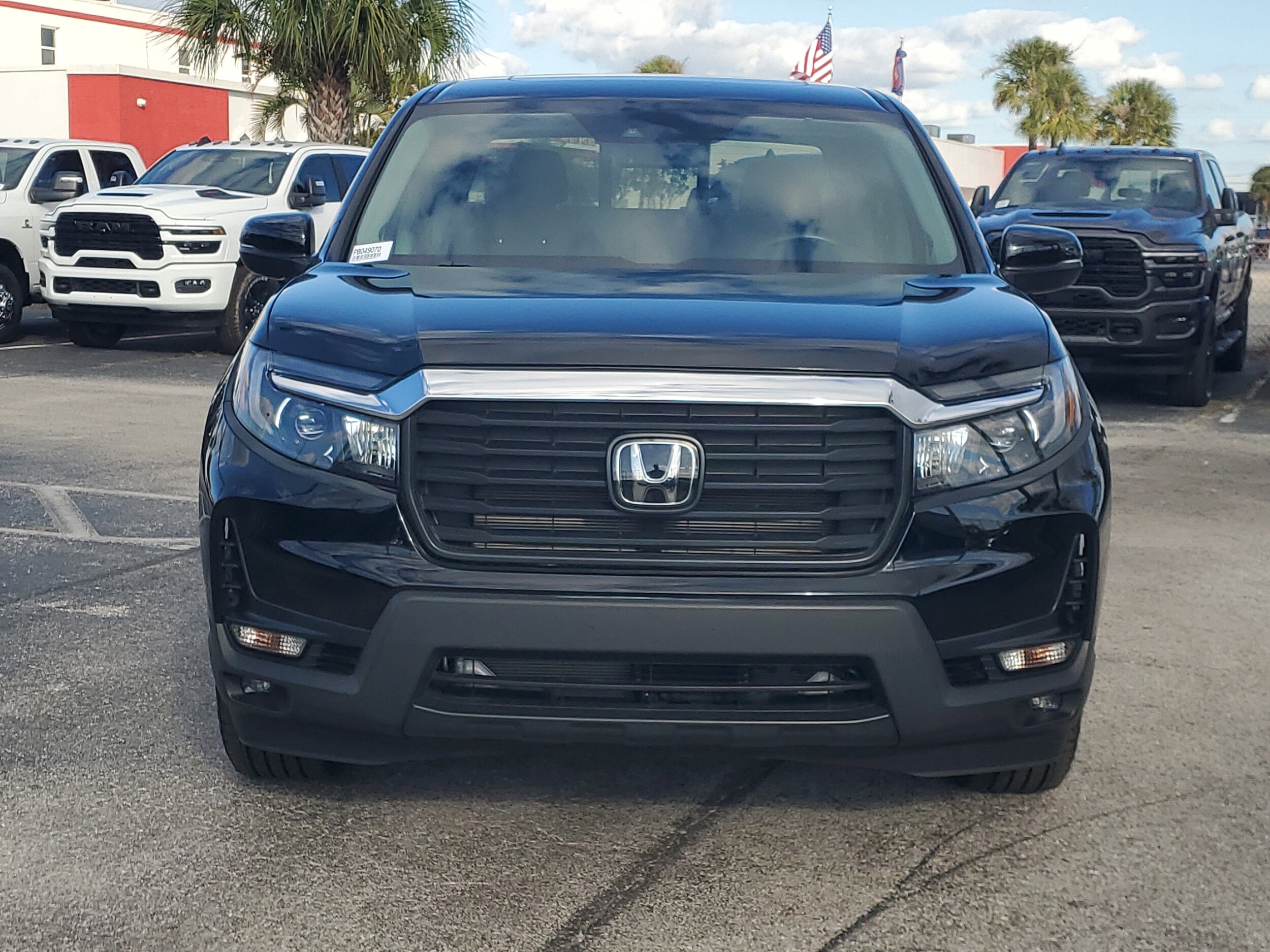 2023 Honda Ridgeline RTL photo 2