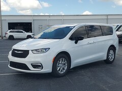 2026 Chrysler Pacifica Select Passenger Van