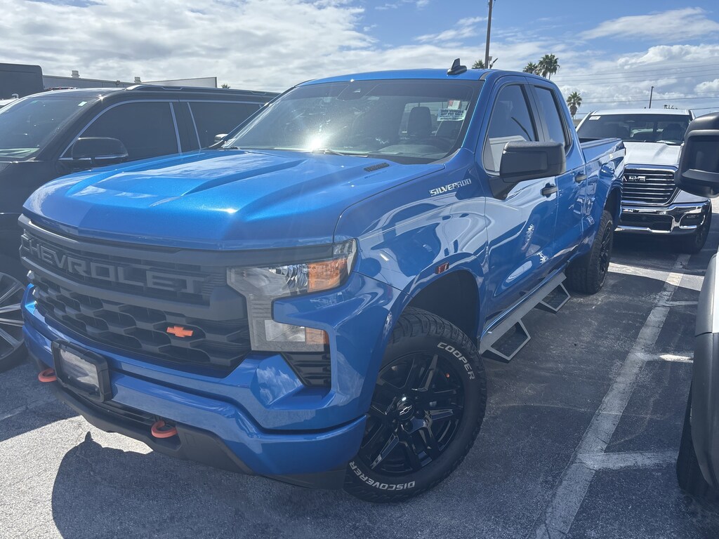 2022 Chevrolet Silverado 1500 Custom photo 2