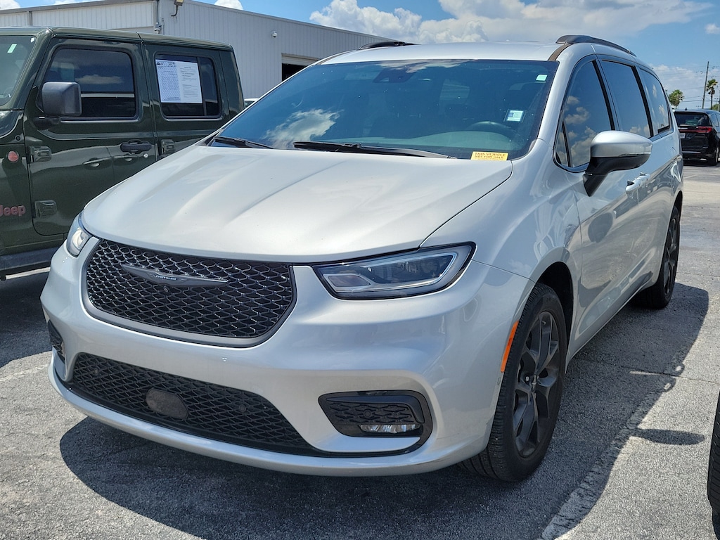Used 2023 Chrysler Pacifica Touring L Touring L AWD