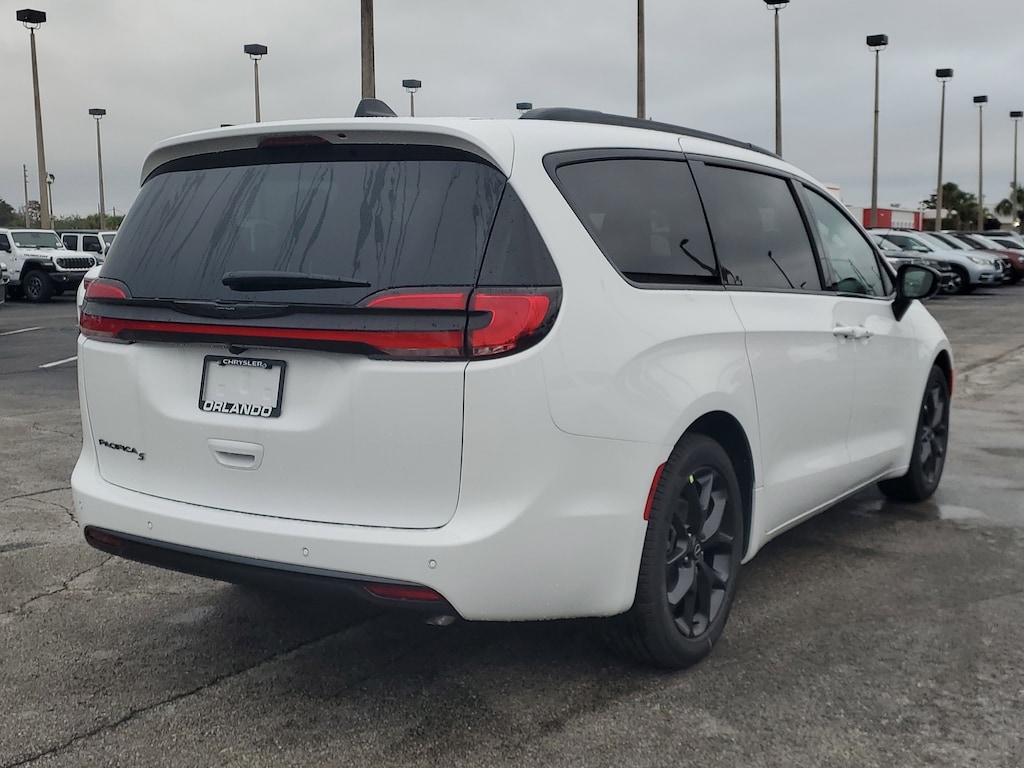 New 2026 Chrysler Pacifica Select Passenger Van