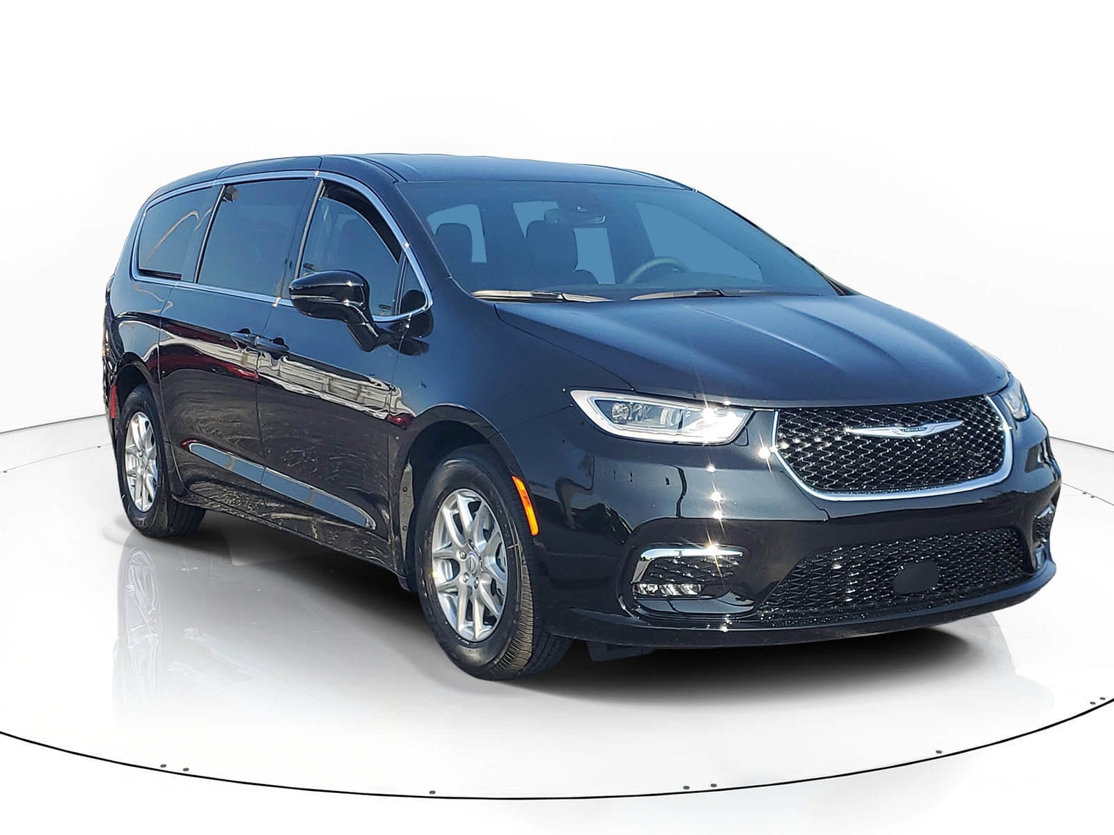 2026 Chrysler Pacifica Select's photo