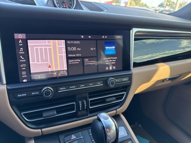 2021 Porsche Macan Base photo 2