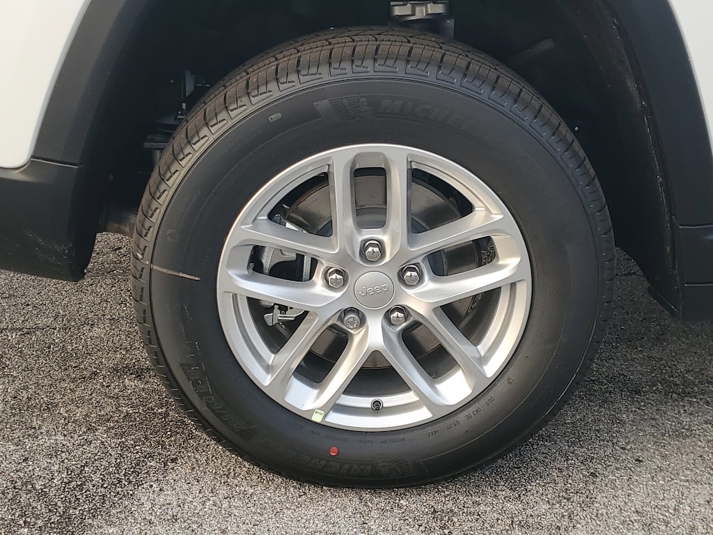 New 2025 Jeep Grand Cherokee L Laredo Sport Utility