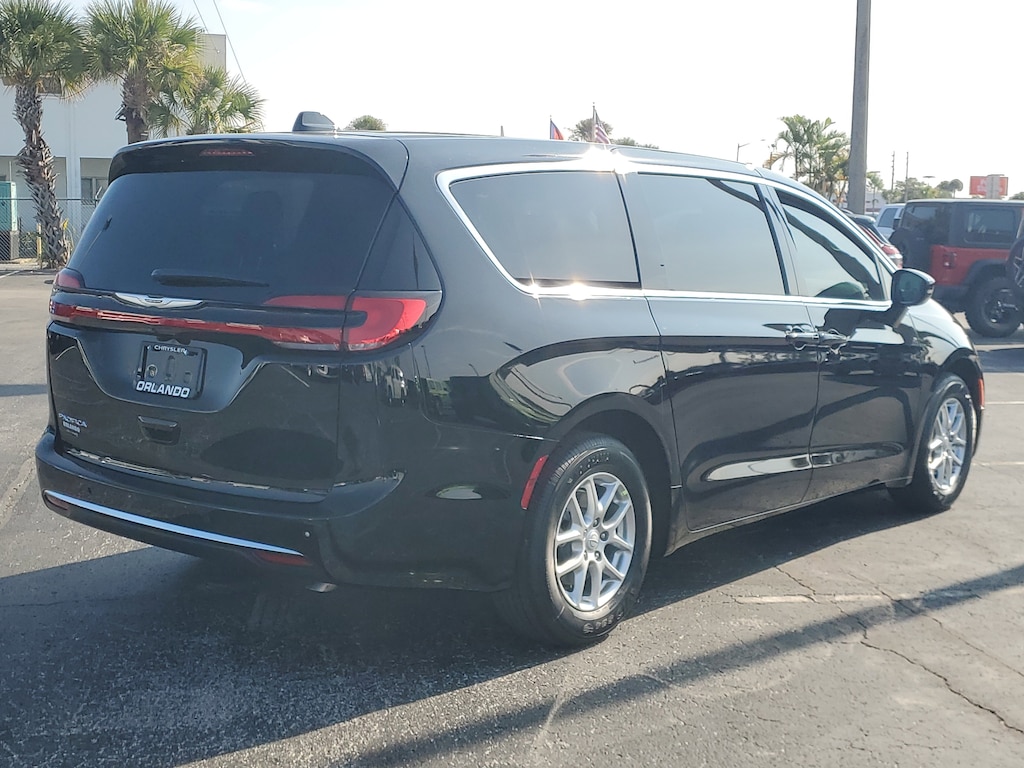 New 2026 Chrysler Pacifica Select Passenger Van