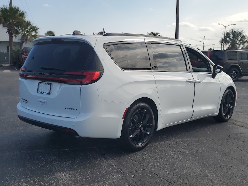New 2026 Chrysler Pacifica Limited Passenger Van