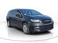 2026 Chrysler Pacifica Select Passenger Van