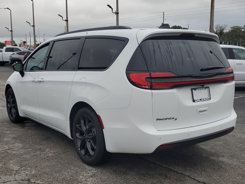 New 2026 Chrysler Pacifica Select Passenger Van