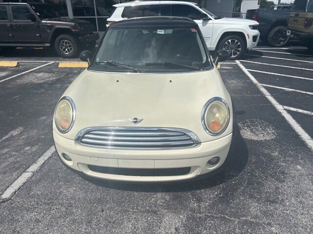 2010 Mini Cooper Hardtop Base photo 2
