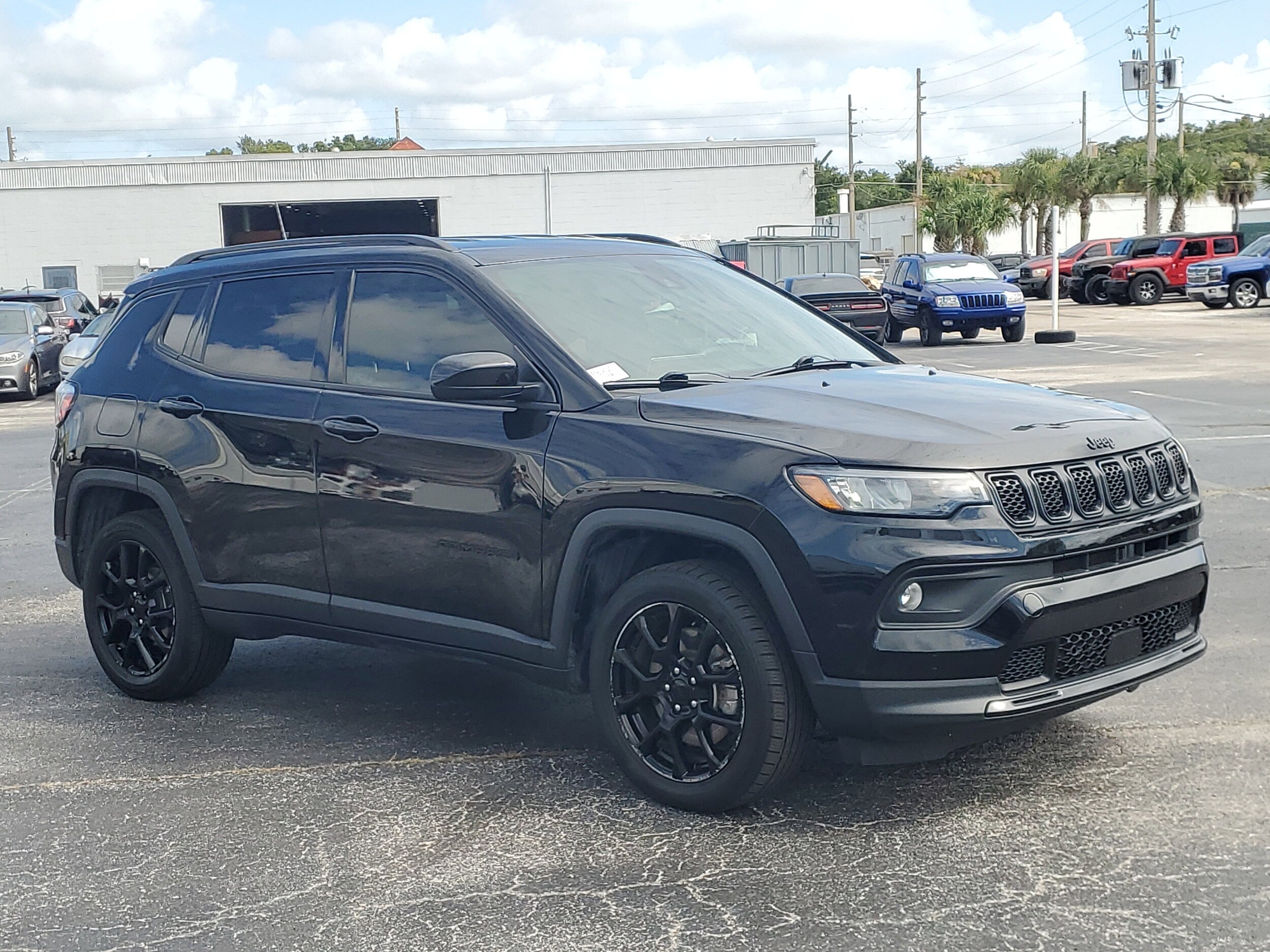 2023 Jeep Compass Altitude photo 2