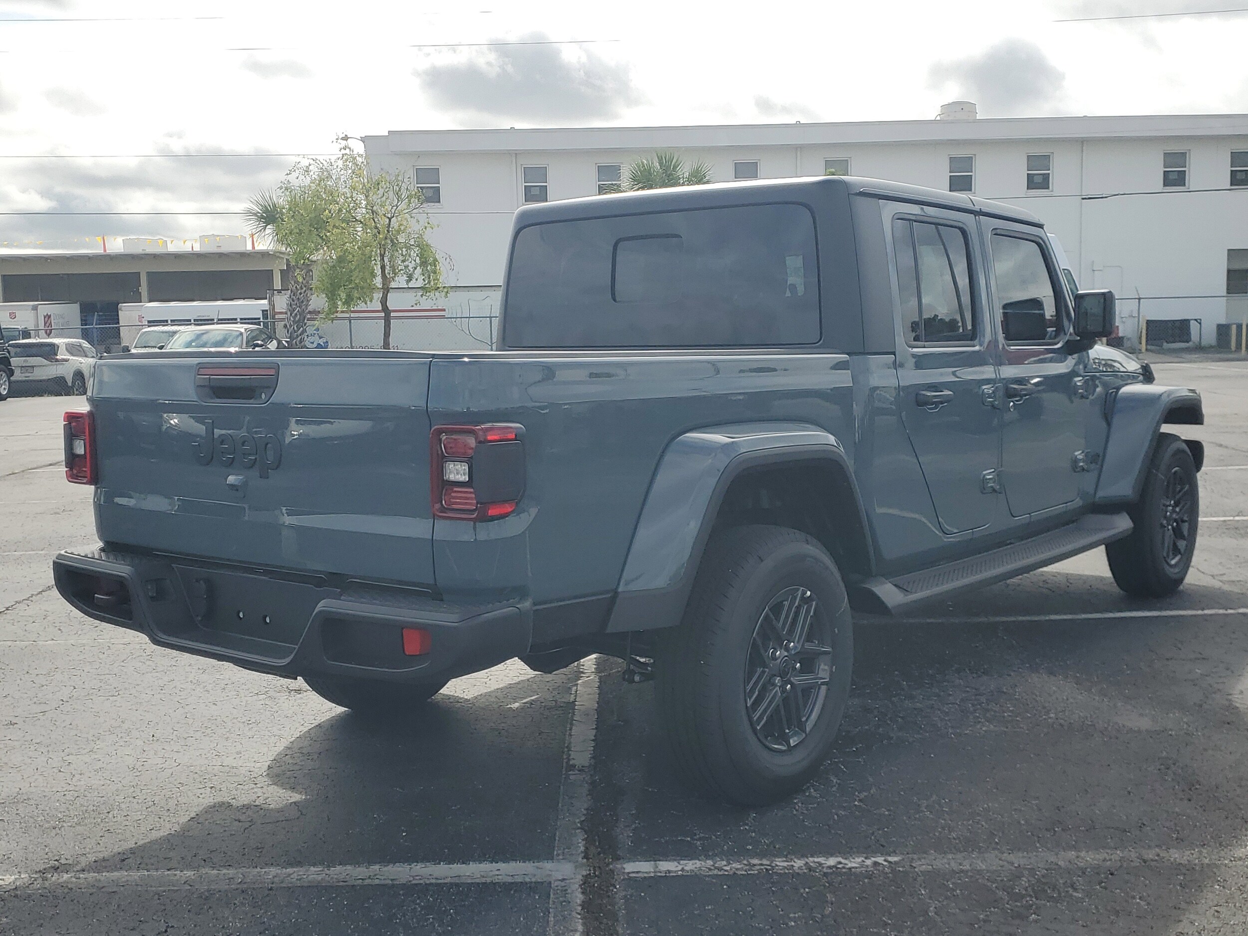 2025 Jeep Gladiator Sport S photo 3