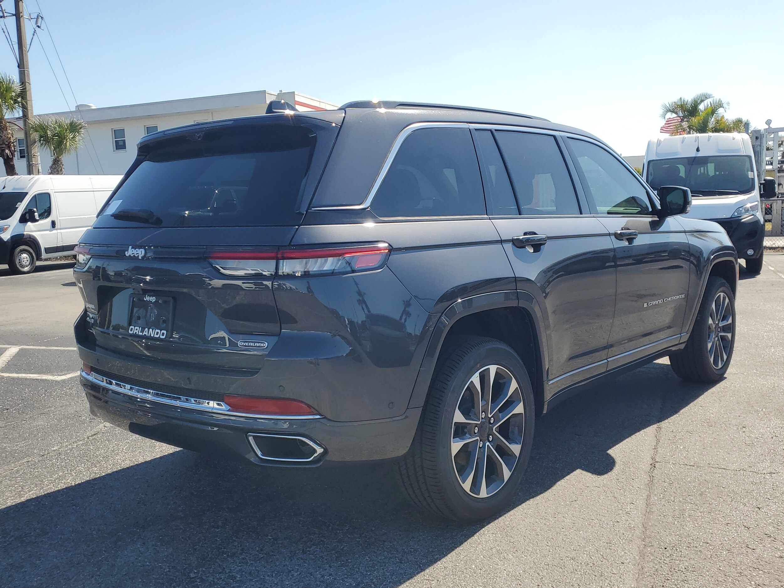 2025 Jeep Grand Cherokee Overland photo 3