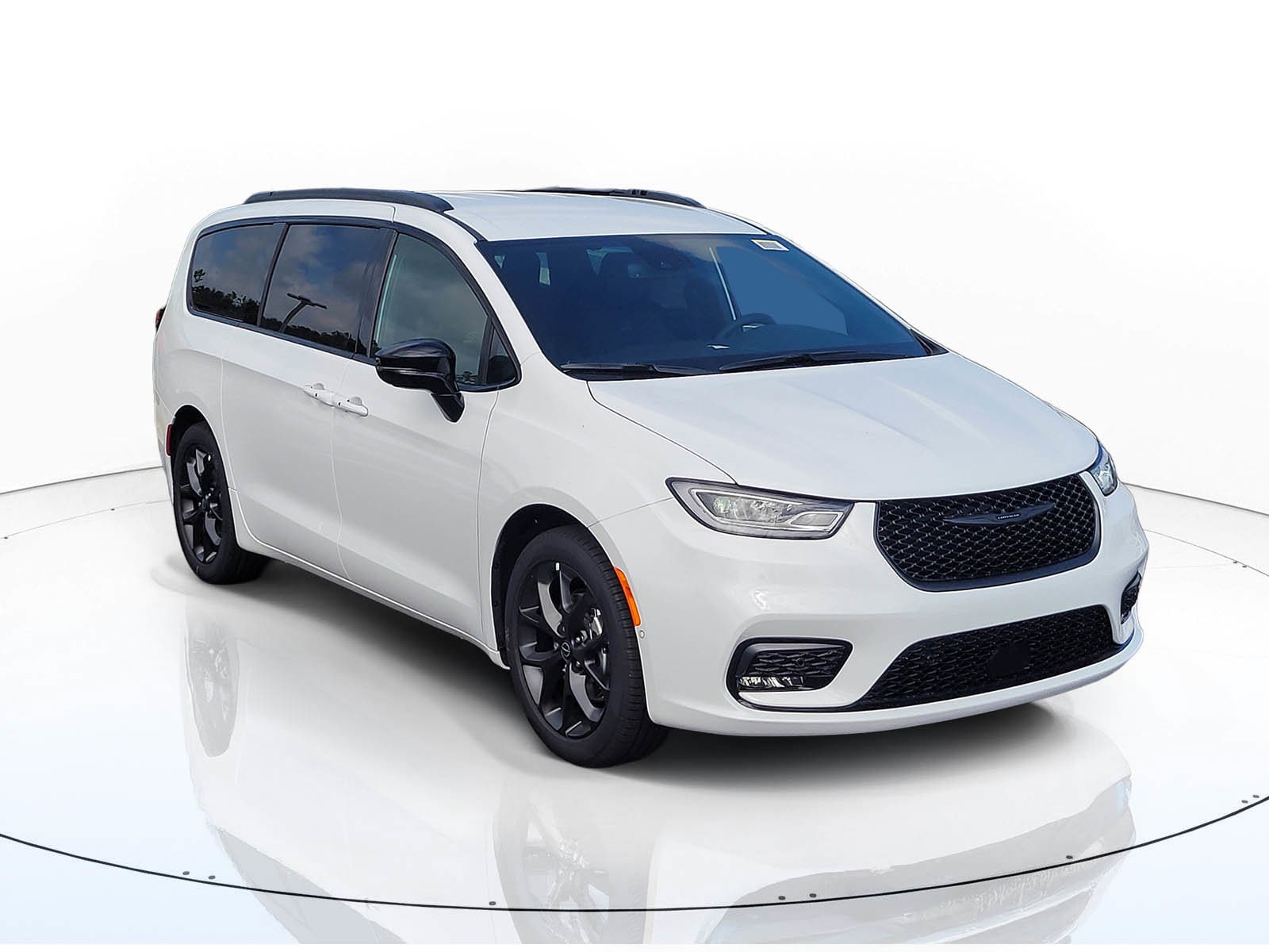 2026 Chrysler Pacifica Select's photo