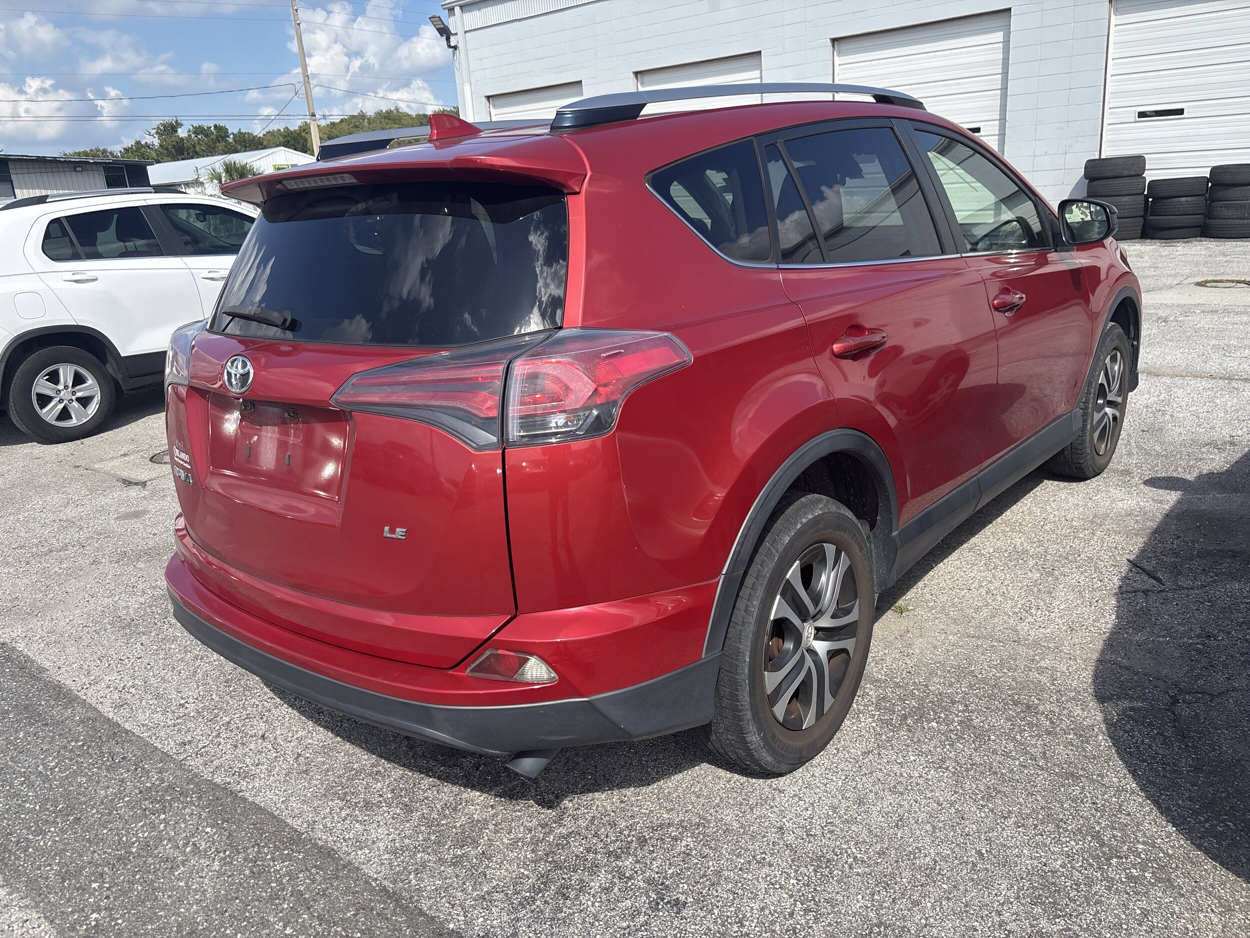 2017 Toyota RAV4 LE photo 4