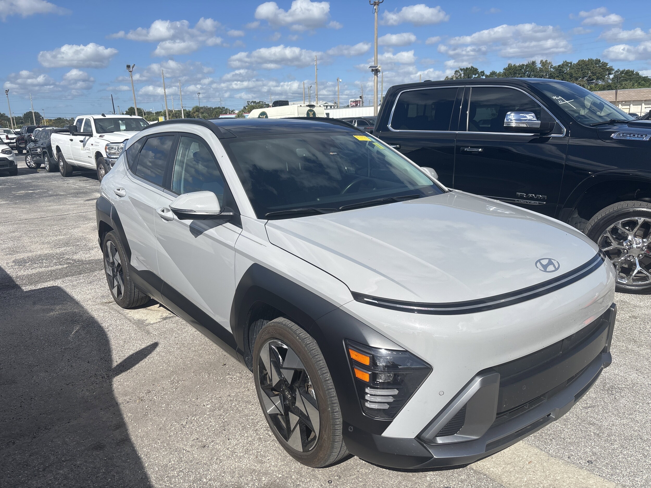 2024 Hyundai Kona Limited photo 2
