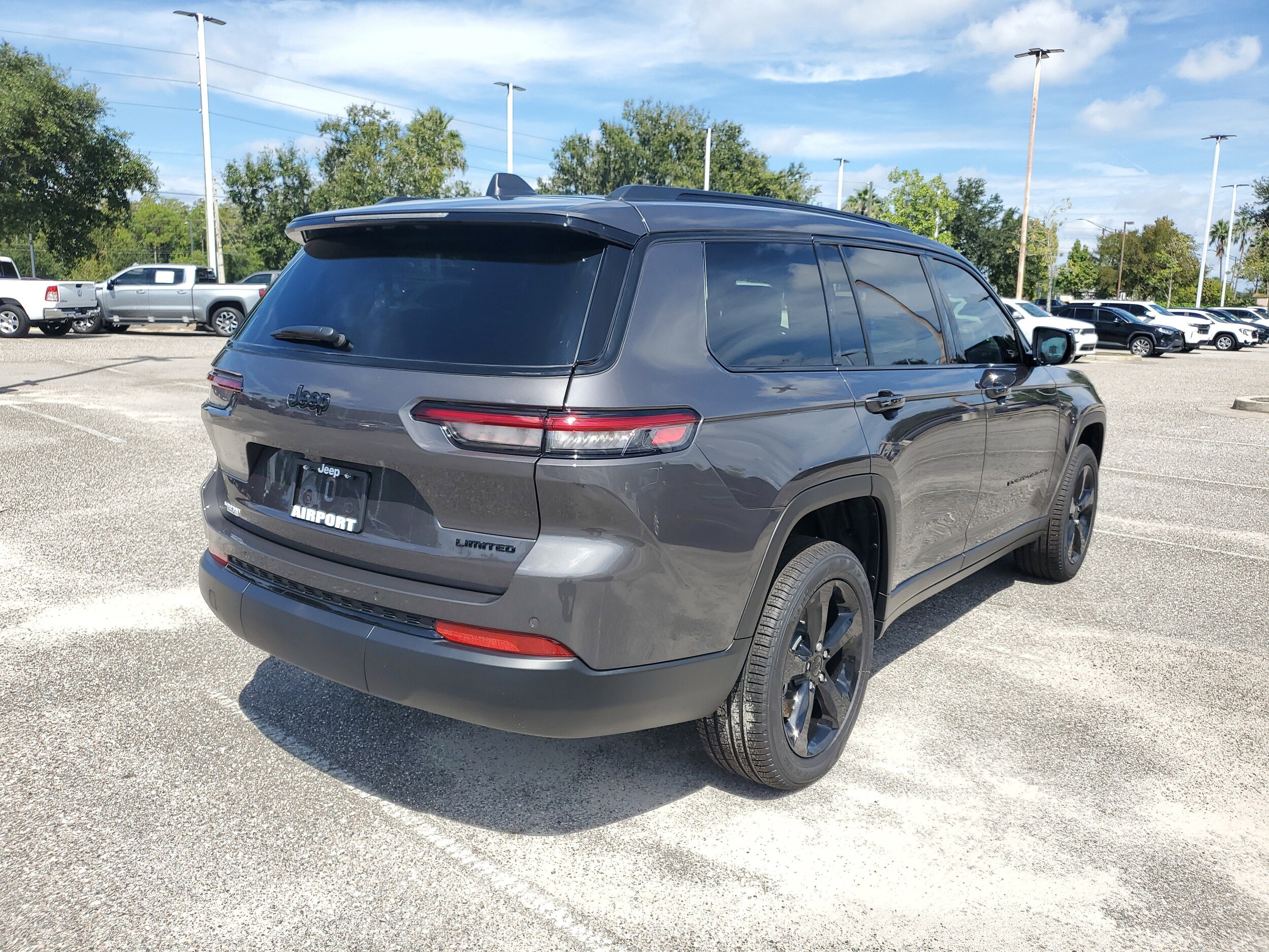 2025 Jeep Grand Cherokee Limited photo 4