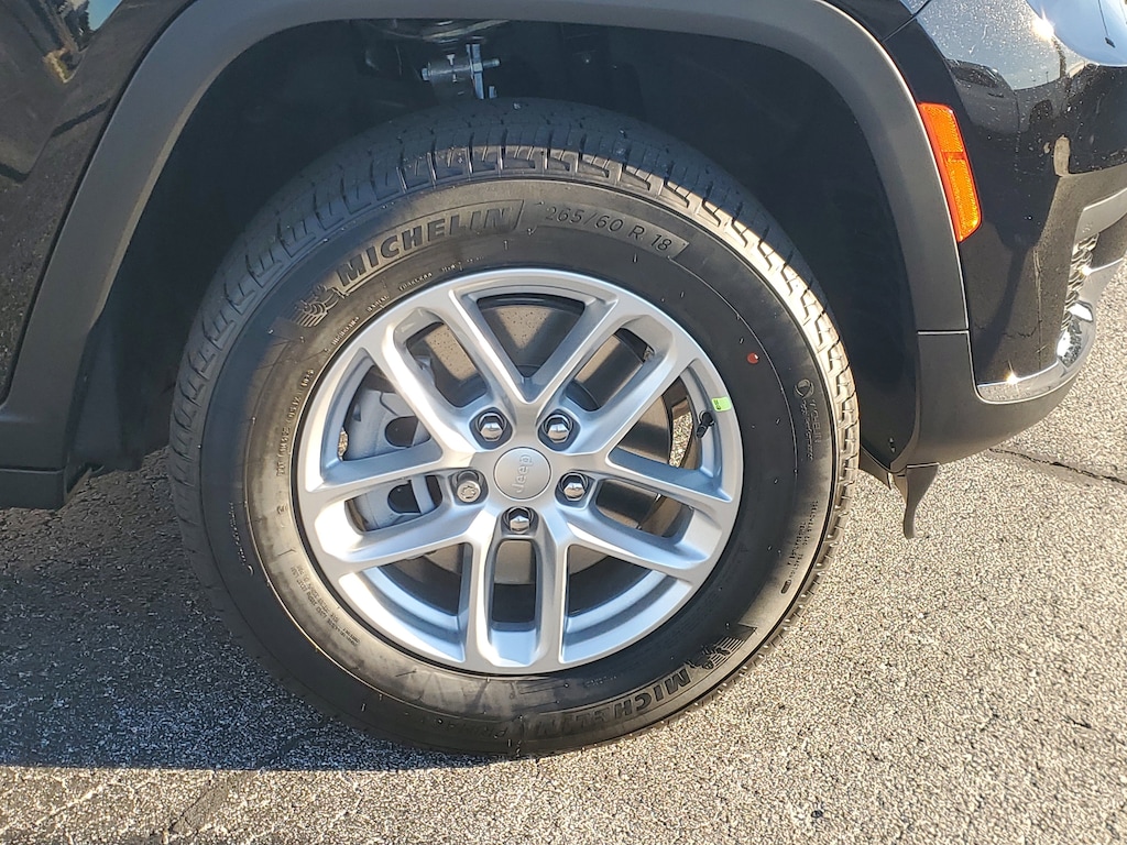 New 2025 Jeep Grand Cherokee L Laredo Sport Utility