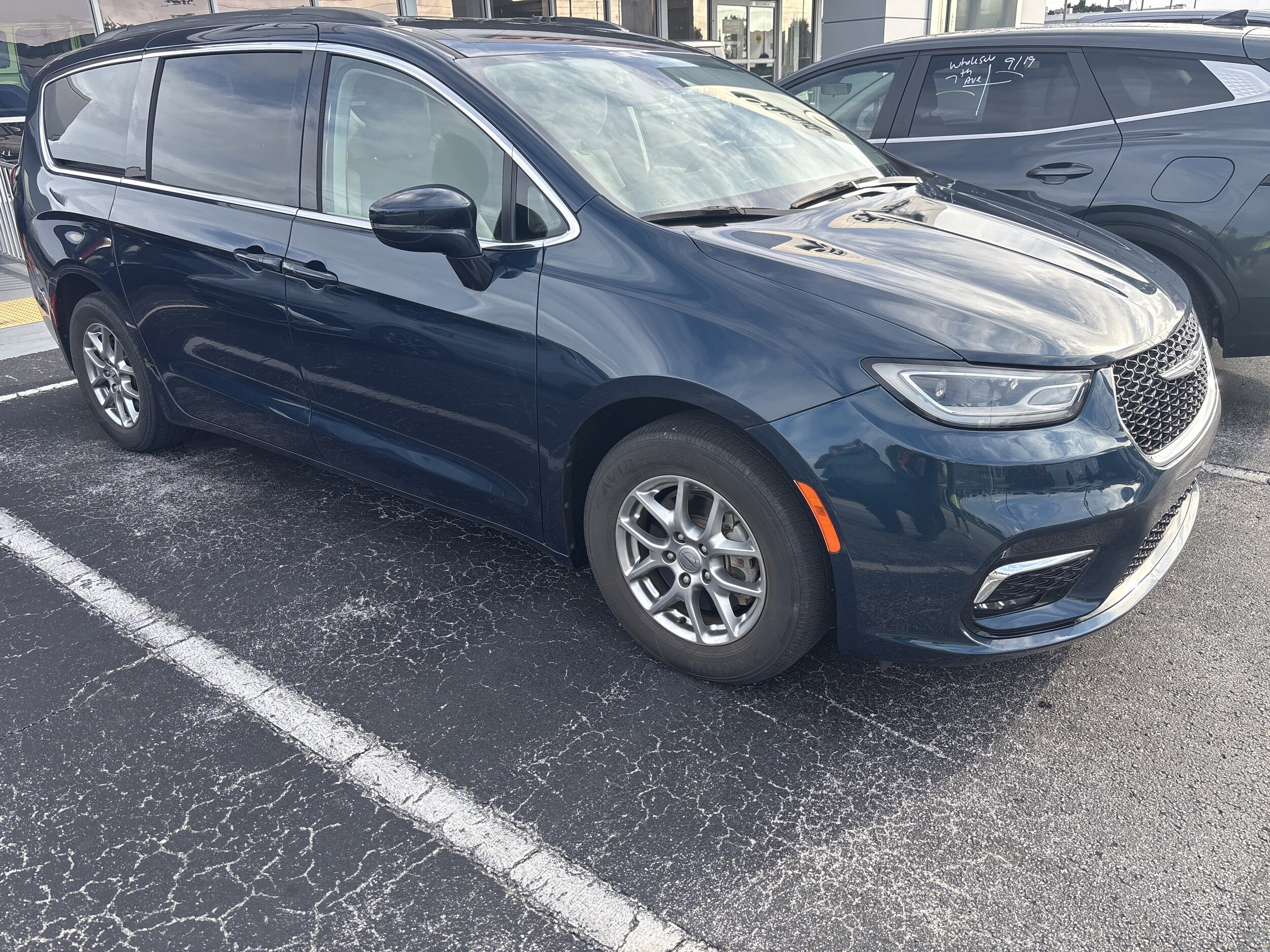 2021 Chrysler Pacifica Touring photo 2