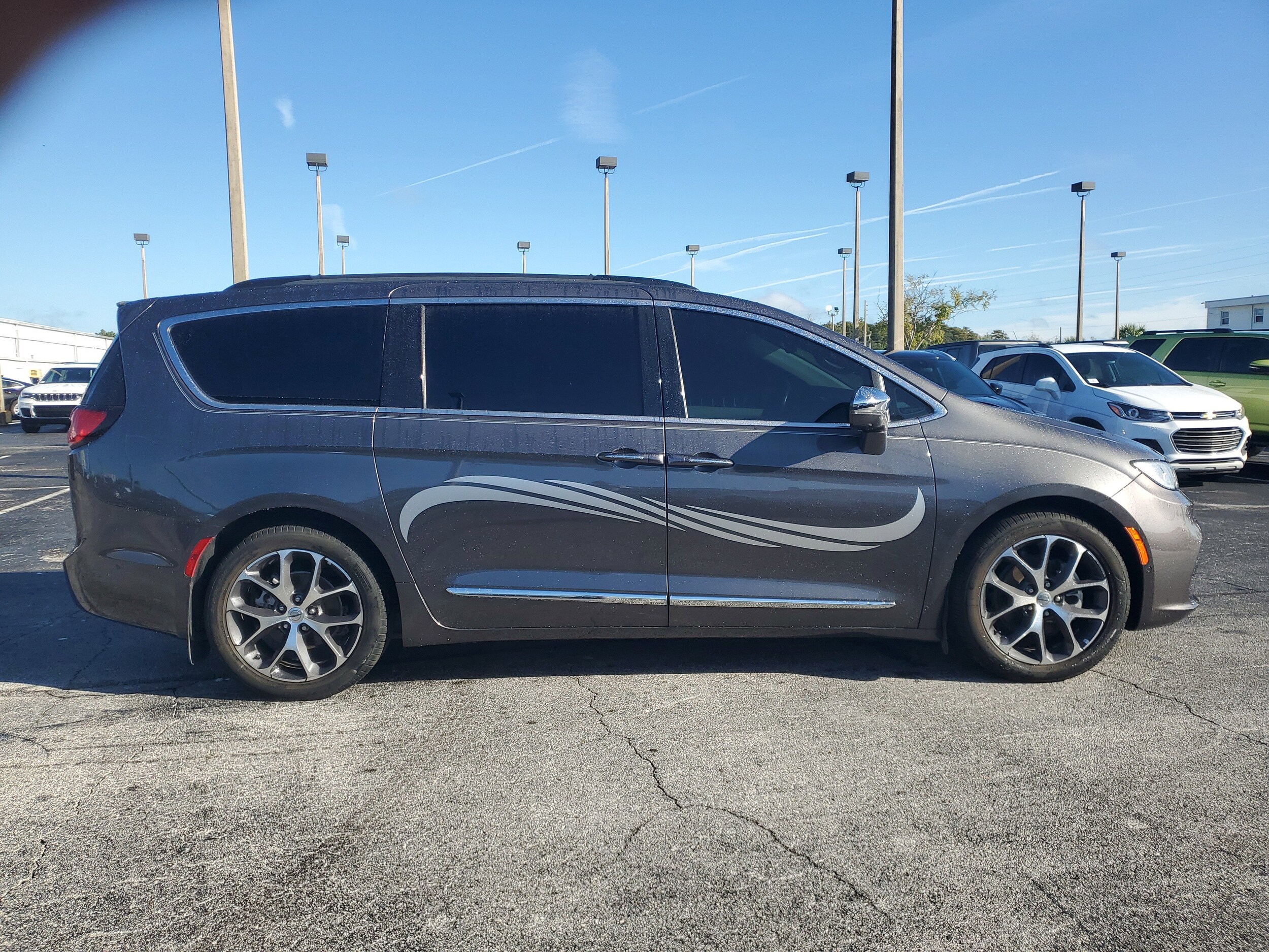 2022 Chrysler Pacifica Limited photo 4