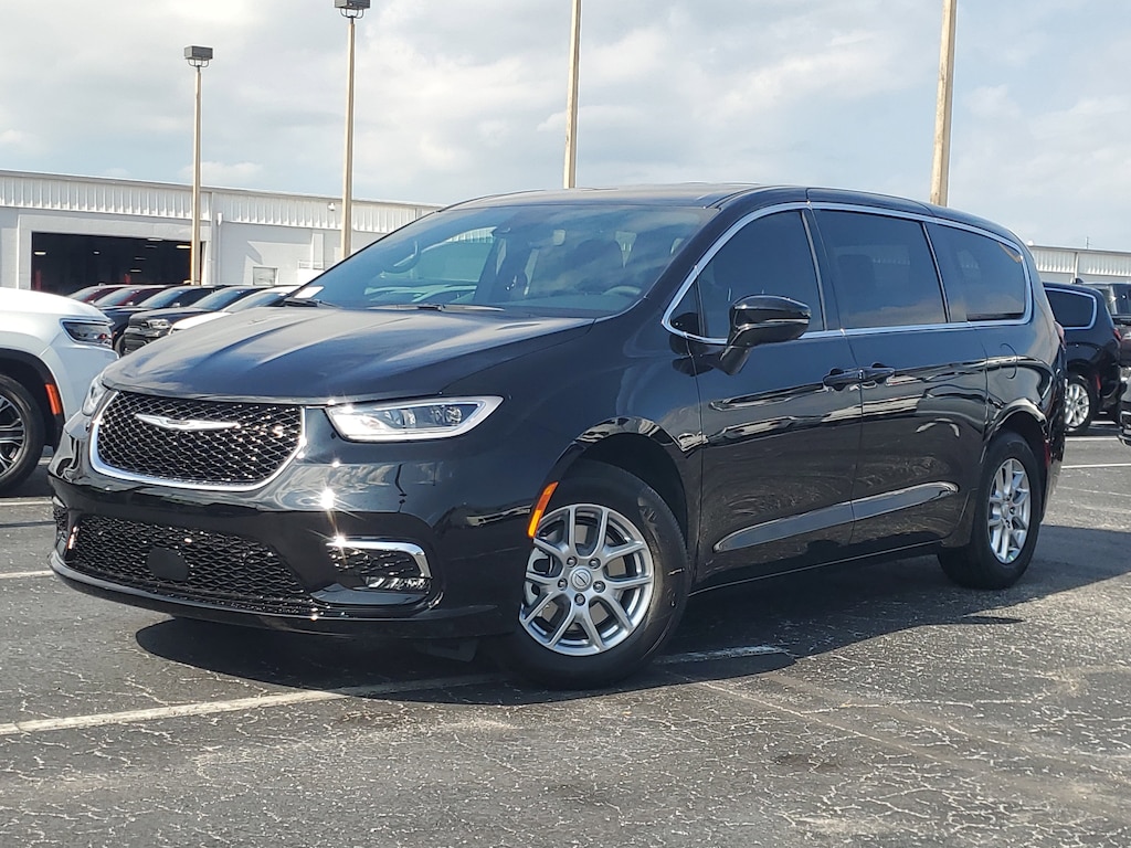 New 2026 Chrysler Pacifica Select Passenger Van