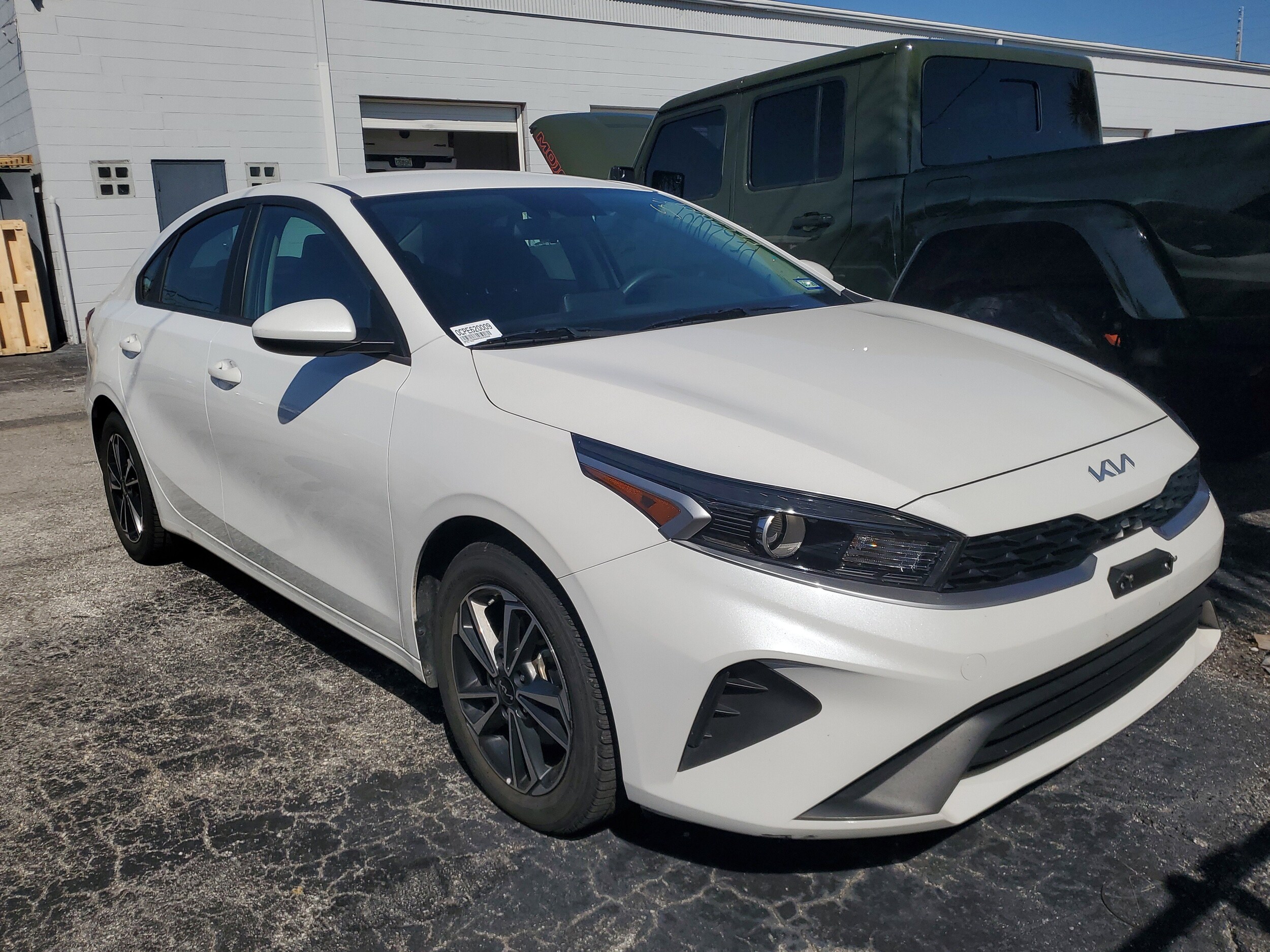 2023 Kia Forte LXS photo 2